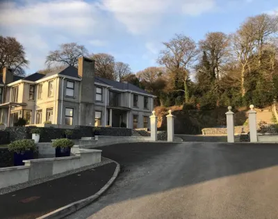 Luxurious Studio Apartment in Fahan Co Donegal Hotels near St Pius X Church