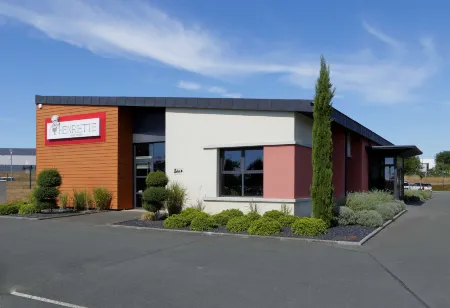 Kyriad Angers Ouest - BEAUCOUZÉ Отели в г. Бокузе