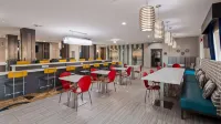 Del-Mar Airport Inn & Suites