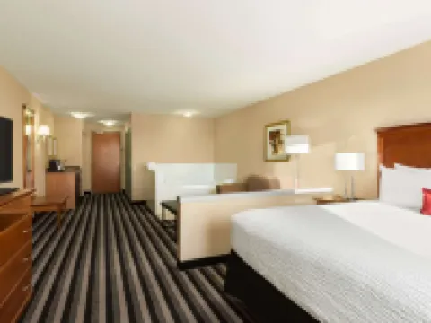 Days Inn & Suites by Wyndham Edmonton Airport Hotels in Leduc