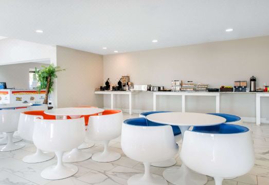 Clarion Suites Kissimmee-Orlando Maingate Over view