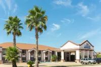 Baymont by Wyndham Port Arthur/Groves Area Hotels near Central Mall