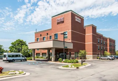 Comfort Suites Hôtels à : Canton
