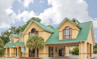 Howard Johnson by Wyndham Dothan