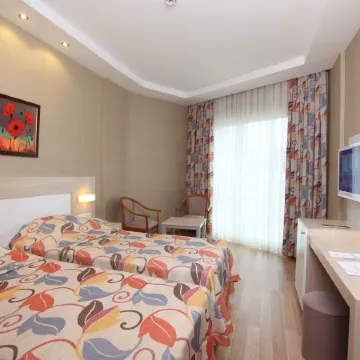 Riviera Hotel & Spa Отели рядом с достопримечательностью «Пляж Клеопатры»