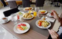 Crown Prince Hotel Surabaya Managed by Midtown Indonesia - Aamiainen