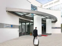 Radisson Blu Hotel, Hannover Отели рядом с достопримечательностью «Бемероде»