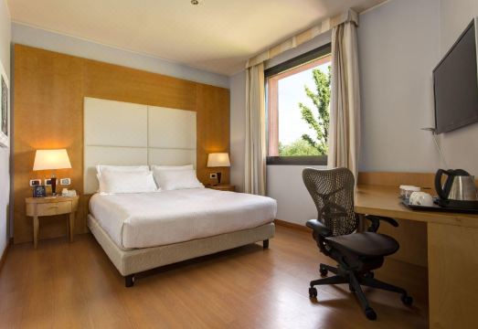 돌체 바이 윈덤 밀라노 말펜사의 전용 셔틀버스 이미지