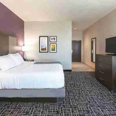 La Quinta Inn & Suites by Wyndham Terre Haute Rooms