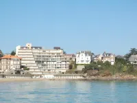 Résidence le Crystal โรงแรมในดีนาร์