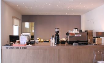 Wood House Hotel - Housity