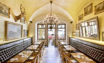 Iron Gate Hotel & Suites Prague by Bhg