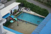 Rinradee Place - piscina