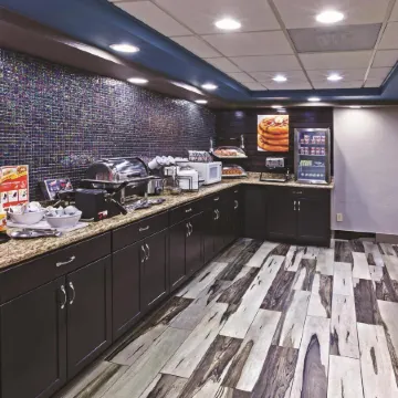 La Quinta Inn & Suites by Wyndham Denison - N. Lake Texoma