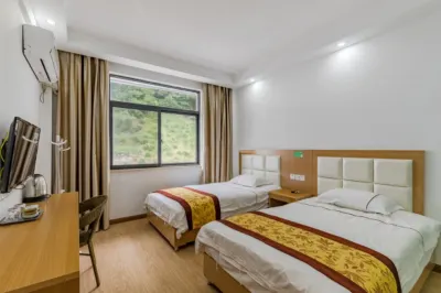 Huayuan Homestay (Huangshang Scenic Area South Gate) فنادق في 