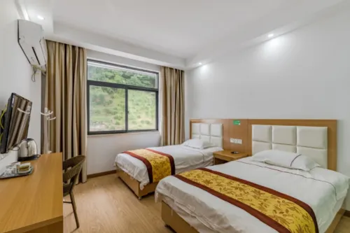 Huayuan Homestay (Huangshang Scenic Area South Gate)