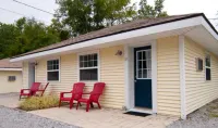 Blue Door Cottages Hotels in Monon Township