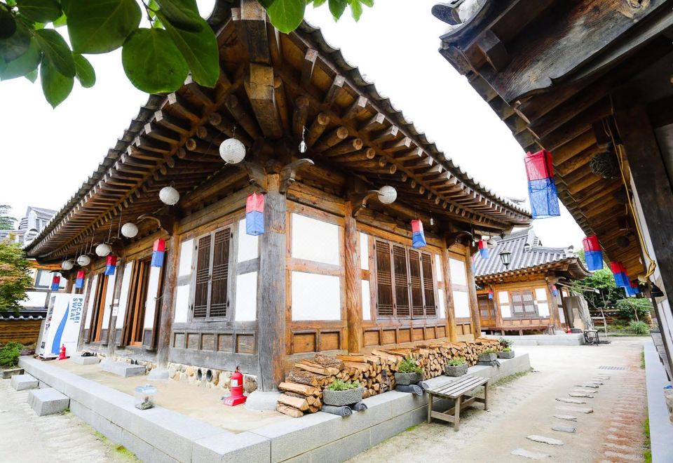 1. Jeonju H..