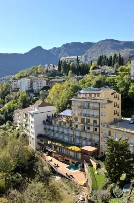 Hotel Resort & Spa Miramonti Hotel dekat Borgo di Arnosto