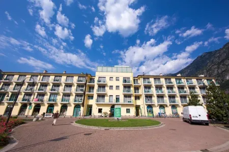 Budget Village Apartments - Porto Letizia Отели рядом с достопримечательностью «International Sportcamping Porlezza»