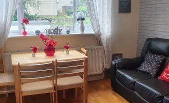 Pretty 4 Double Bedroom Home with 3 Bathrooms