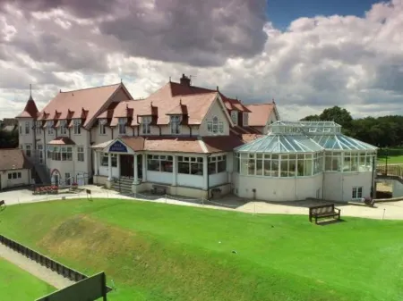 North Shore Hotel Отели рядом с достопримечательностью «Skegness Clock Tower»