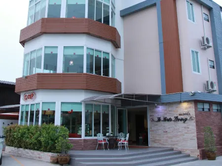 Le Lerts Living Hotel