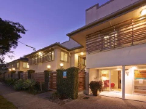 Brisbane Street Studios Hotels in Annerley