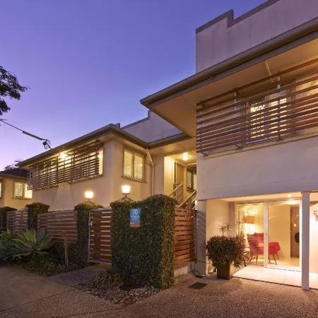 Brisbane Street Studios Отели в г. Аннерли
