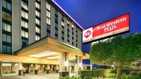 Best Western Plus Grosvenor Airport Hotel Các khách sạn gần Blue Line Transfer Inc