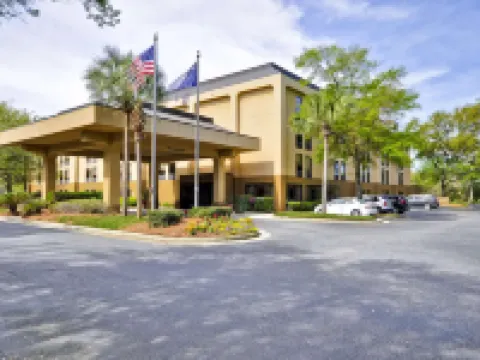 查爾斯頓快樂山愛國者歡朋酒店 鄰近Patriots Point Cold War Submarine Memorial的酒店