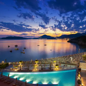 Maestral Resort & Casino