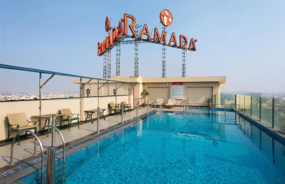 賈朗達爾市中心温德姆華美達酒店