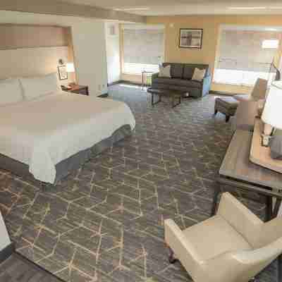 Holiday Inn & Suites Oakland - Airport Rooms