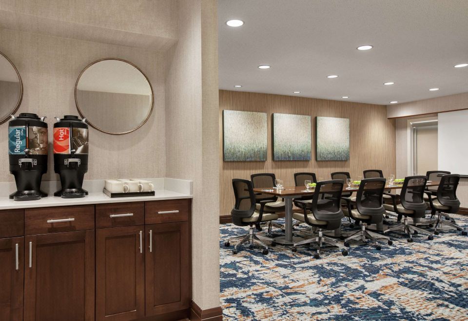 1. 홈우드 스위트 ..