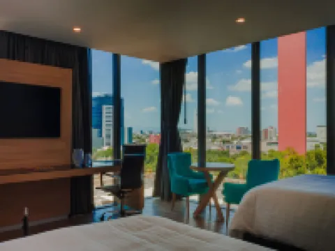 ホテル カヴア モンテレイ モンテレーのホテル