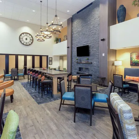 Hampton Inn & Suites West Morgantown University Towne Centre