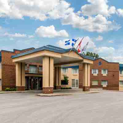 Comfort Inn & Suites Shawinigan Hotel Exterior