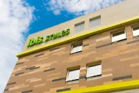 金色鬱金香瓜魯雅酒店（原名德爾芬沖浪酒店） 鄰近恩塞達海灘（Enseada Beach）的酒店