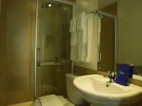 Fersal Hotel Malakas Отели рядом с достопримечательностью «Павильон для мероприятий Elements at Centris»