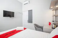 RedDoorz Plus Near Politeknik Negeri Malang - Kitchens