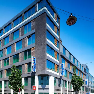 Radisson Hotel Brussels Centre Midi Hotels near Gare du Midi
