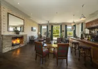 Best Western Limpley Stoke Hotel - ที่มีบาร์