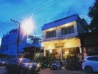 Oldie and Sleepy Hostel