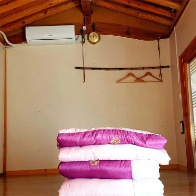 Gyeongju Hyeriwon Hanok Stay トンイルジョン周辺のホテル