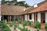 San Rafael Hotels in Mompos