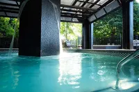 The Earl in Charlevoix - Pool