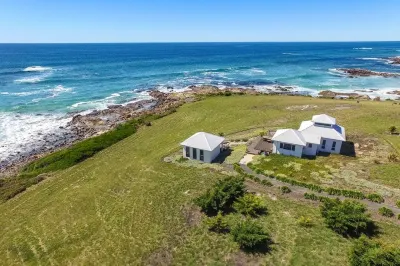 Saltwater - Absolute Oceanfront, Hot Tubs, Sauna, Fire Pits Hotels in 
