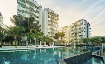 2 Bedrooms Apartment by the Sea