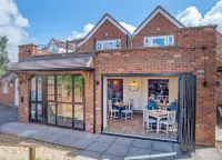 Chequers Inn Hotels in Wychavon District